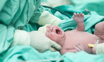 Επίδομα γέννησης: Σε πόσες δόσεις θα καταβληθεί το ποσό των 2.000 ευρώ