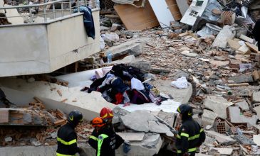 Φονικός σεισμός στην Αλβανία: Η ελπίδα «θάφτηκε» στα συντρίμμια – Στους 49 οι νεκροί