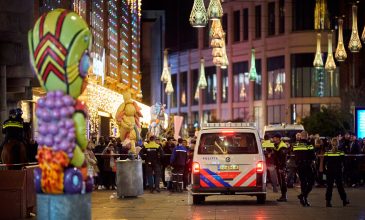 Επίθεση στη Χάγη: Ανθρωποκυνηγητό για τη σύλληψη του δράστη