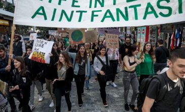 Πορεία για την κλιματική αλλαγή στο κέντρο της Αθήνας