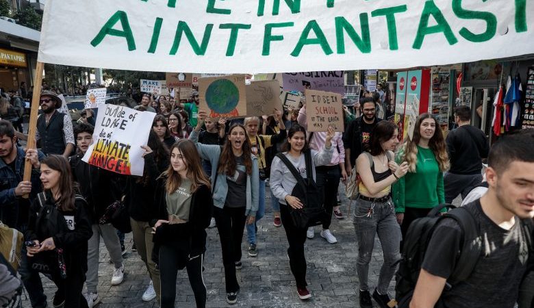 Πορεία για την κλιματική αλλαγή στο κέντρο της Αθήνας