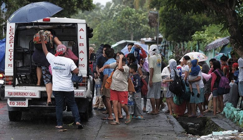 Φιλιππίνες: Χιλιάδες εγκαταλείπουν τα σπίτια τους ενόψει του τυφώνα Καμούρι