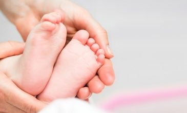 37χρονη με κοροναϊό γέννησε αγοράκι στο «Αττικόν»