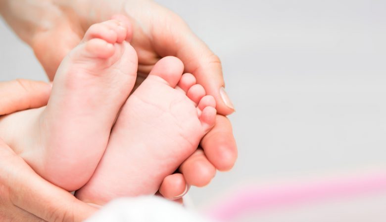 Αρνητικά όλα τα νεογνά που γεννήθηκαν στο «Αττικόν» από μητέρες με Covid-19