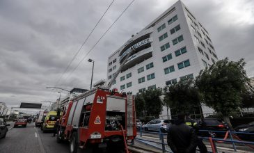 Φωτιά σε ξενοδοχείο στη Συγγρού: Στο Τμήμα Εγκλημάτων κατά Ζωής οι έρευνες