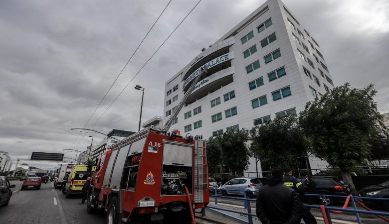 Φωτιά σε ξενοδοχείο στη Συγγρού: Στο Τμήμα Εγκλημάτων κατά Ζωής οι έρευνες