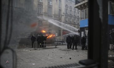 Επεισόδια και δακρυγόνα σε διαδήλωση στο Παρίσι