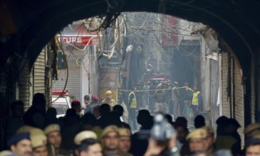 Πολύνεκρη τραγωδία από πυρκαγιά σε εργοστάσιο στην Ινδία