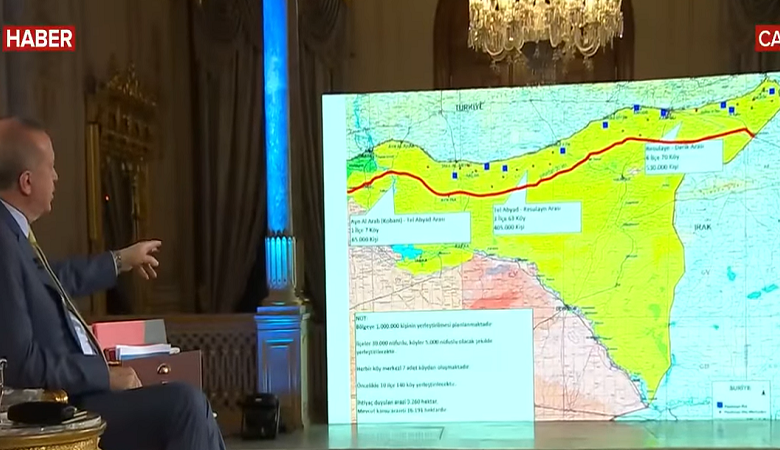 Ο Ερντογάν έγινε παρουσιαστής και έδειξε χάρτες με γεωτρήσεις ανοικτά της Κρήτης