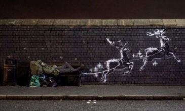 Banksy: Ένας διαφορετικός «Άγιος Βασίλης με τα δώρα»