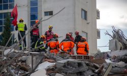 Σεισμός Αλβανία: Ο Έντι Ράμα βράβευσε τα σωστικά συνεργεία