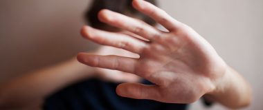 Σοκάρει ο 12χρονος που κατήγγειλε τον παλαιοημερολογίτη ιερέα: «Με ακουμπάει στο σώμα μου ενώ εγώ δεν θέλω»