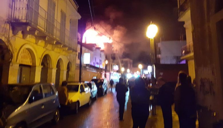Φωτιά στη Κέρκυρα: Έγινε «στάχτη» το παλιό τριώροφο αρχοντικό, σε κρίσιμη κατάσταση ο πατέρας