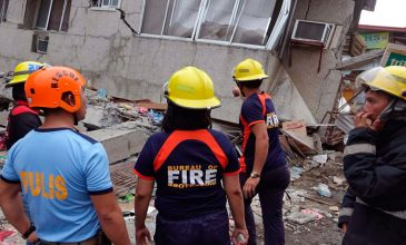 Σεισμός στις Φιλιππίνες: Αναζητούν ενδείξεις ζωής στο εμπορικό κέντρο που κατέρρευσε