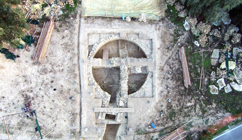 Εντυπωσιακές εικόνες από τον τάφο του «Γρύπα Πολεμιστή»