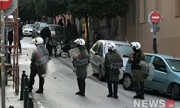 Φωτογραφίες και βίντεο από την έφοδο της ΕΛ.ΑΣ. σε υπό κατάληψη κτίρια στο Κουκάκι