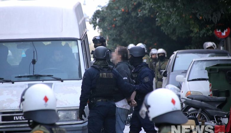 Αστυνομική επιχείρηση στο Κουκάκι: Προσαγωγές οκτώ καταληψιών και δύο κατοίκων