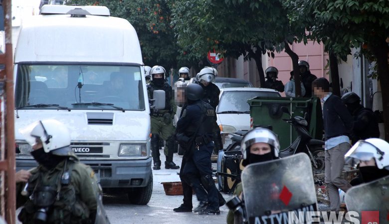 Κατάληψη στο Κουκάκι: Τι λέει η ΕΛ.ΑΣ. για την καταγγελία περί αστυνομικής βίας