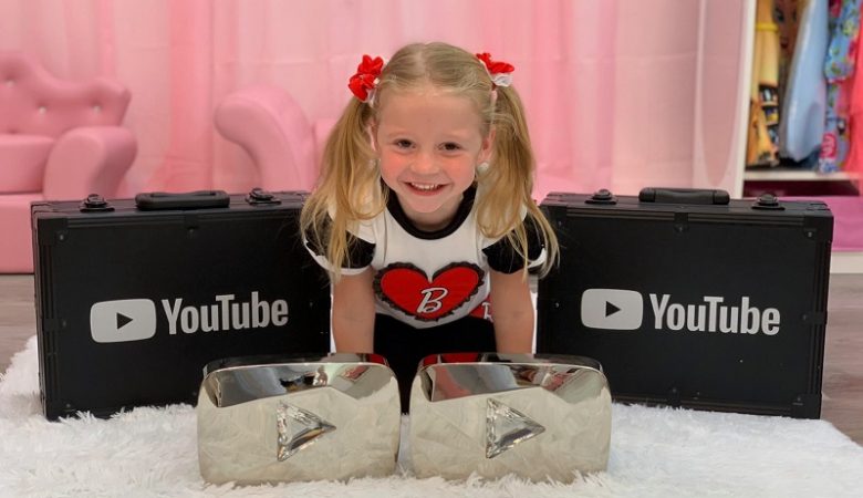 Μία 5χρονη στις πιο ακριβοπληρωμένες μπλόγκερ του You Tube