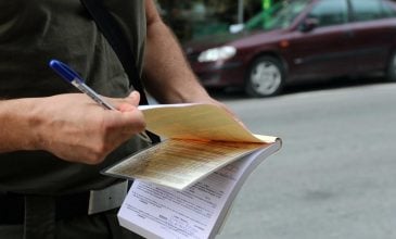 Επιχείρηση-«σκούπα» στη Θεσσαλονίκη για παράνομα παρκαρισμένα οχήματα
