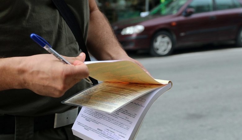 Επιχείρηση-«σκούπα» στη Θεσσαλονίκη για παράνομα παρκαρισμένα οχήματα