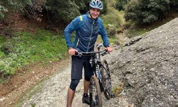 O Κυριάκος Μητσοτάκης με mountain bike στα Μετέωρα