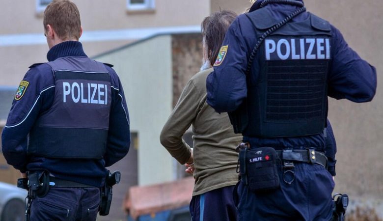 Γερμανία: Ισόβια σε Σύρο ισλαμιστή για δύο επιθέσεις με μαχαίρι όπου σκότωσε έναν άνδρα και τραυμάτισε άλλους τέσσερις 