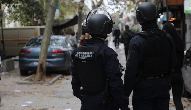 ΕΛ.ΑΣ.: Υποχρέωση των αστυνομικών να φέρουν διακριτικά στις στολές