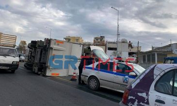 Φορτηγό ντελεπάρισε στον περιφερειακό Θεσσαλονίκης