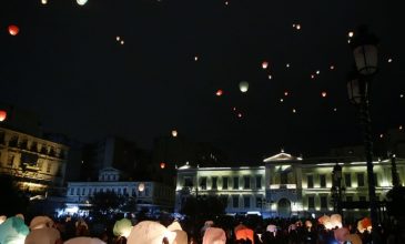 Φαντασμαγορική «νύχτα των ευχών» στο κέντρο της Αθήνας