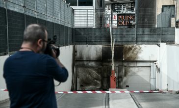 Φωτογραφίες από την εμπρηστική επίθεση στο ΣΔΟΕ στα Πετράλωνα