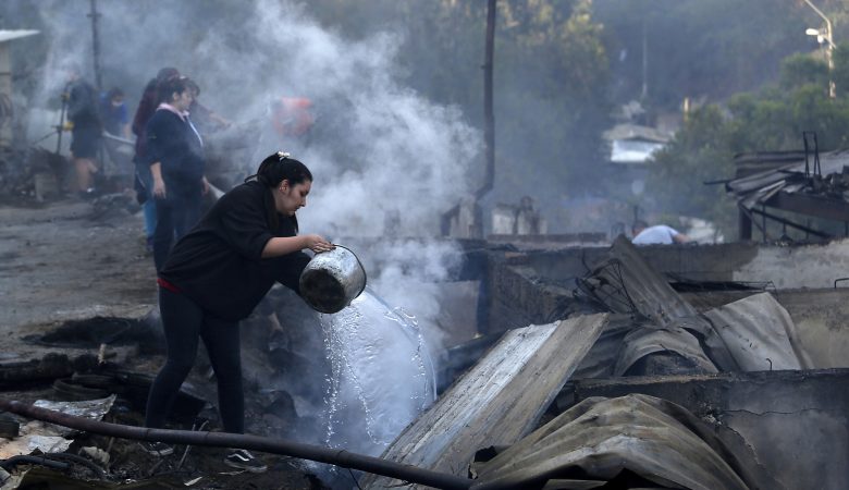 Πυρκαγιά κατέστρεψε δεκάδες σπίτια στη Χιλή