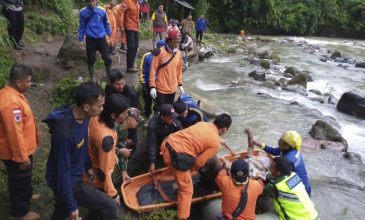 Ινδονησία: Στους 35 οι νεκροί από την πτώση λεωφορείου σε χαράδρα