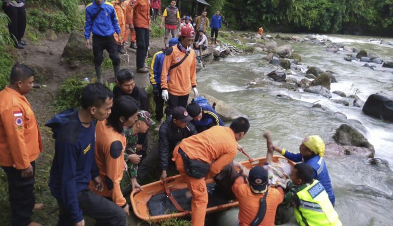 Ινδονησία: Στους 35 οι νεκροί από την πτώση λεωφορείου σε χαράδρα