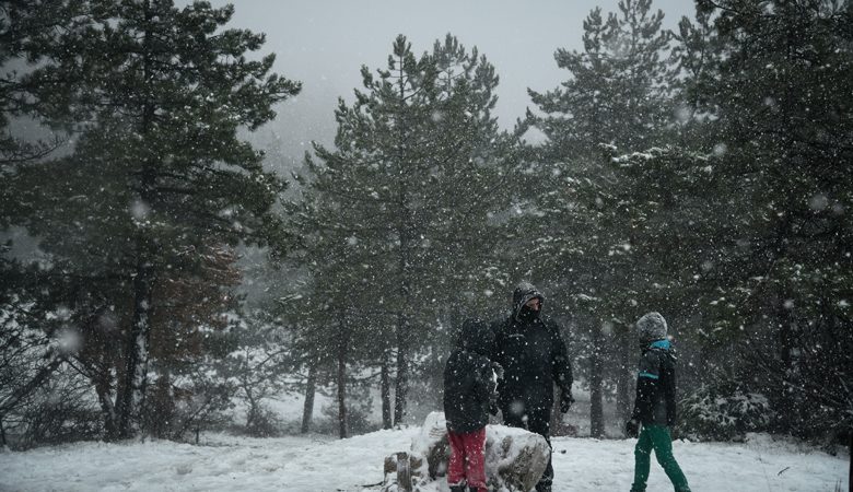 Χιονίζει στη Χαλκιδική, τις Σέρρες και τα ορεινά των νομών Ημαθίας, Πιερίας και Πέλλας