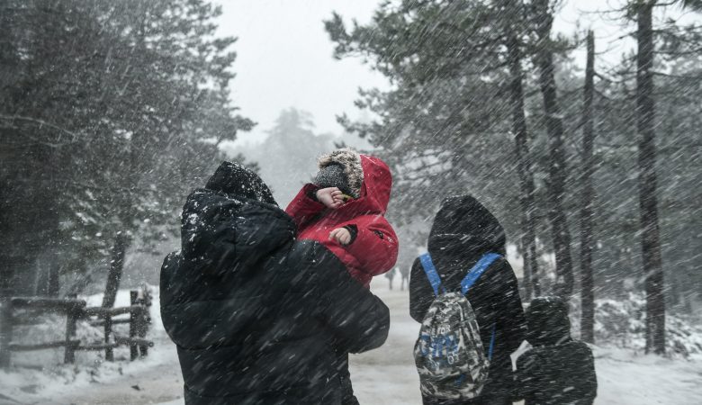 Κακοκαιρία Ζηνοβία: «Απειλεί» και την Αττική με χιόνι