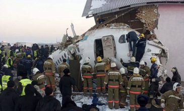Αεροπορική τραγωδία με δεκάδες νεκρούς στο Καζακστάν – Συνετρίβη αεροσκάφος με 100 επιβαίνοντες