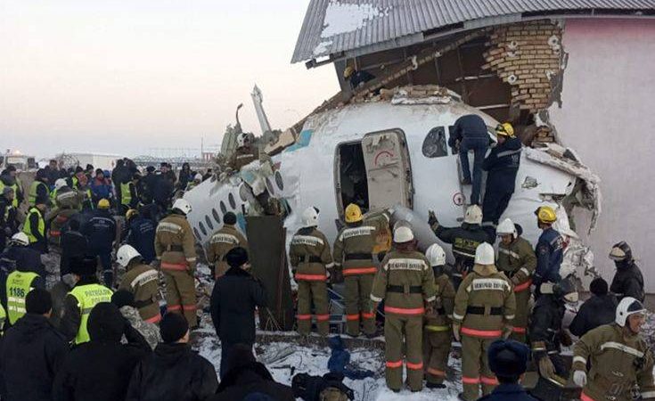 Αεροπορική τραγωδία με δεκάδες νεκρούς στο Καζακστάν – Συνετρίβη αεροσκάφος με 100 επιβαίνοντες