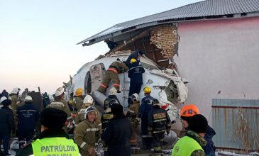 Αεροπορική τραγωδία στο Καζακστάν: «Ακούγονταν βογκητά και ουρλιαχτά»