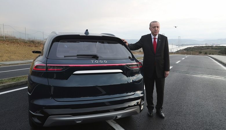 Ο Ερντογάν οδήγησε το πρώτο αυτοκίνητο τουρκικής κατασκευής