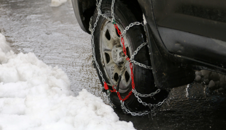 Χρήσιμες συμβουλές για ασφαλή οδήγηση σε χίονι, πάγο και λάσπη