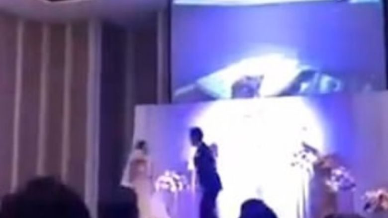 Σάλος σε γάμο: Γαμπρός έδειξε βίντεο με τη νύφη να τον απατά με τον κουνιάδο