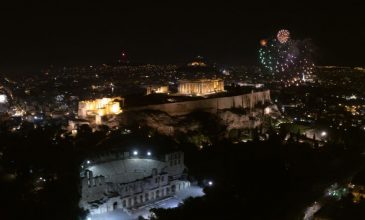 Η Αθήνα υποδέχθηκε το 2020 και τη νέα δεκαετία
