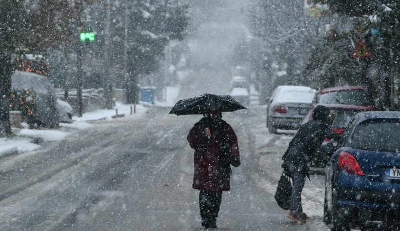 Κακοκαιρία «Barbara»: Σφοδρές χιονοπτώσεις και στην Αττική – «Βουτιά» της θερμοκρασίας έως και 10 βαθμούς