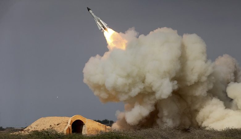 Oι ΗΠΑ παρατήρησαν το Ιράν να ετοιμάζει έως και 100 πυραύλους κρουζ – Εντείνεται η ανησυχία για επίθεση της Τεχεράνης στο Ισραήλ