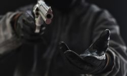 Δύο ένοπλες ληστείες σε περίπτερα σε Ηλιούπολη και Π. Φάληρο