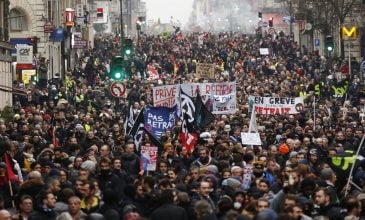 Γαλλία: Τεράστιες διαδηλώσεις στη χώρα κατά της βίας εναντίον των γυναικών