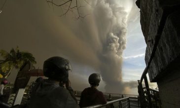 Φιλιππίνες: «Βρυχάται» το ηφαίστειο Ταάλ, απομακρύνθηκαν 8.000 κάτοικοι