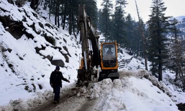 Κακοκαιρία «Λέανδρος»: Χιόνια και θερμοκρασίες υπό το μηδέν στη Δ. Μακεδονία