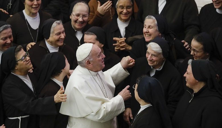 Ο πάπας όρισε την πρώτη γυναίκα σε υψηλόβαθμο πόστο του Βατικανού